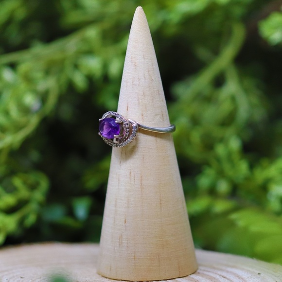 Vintage Amethyst Ring w/ White Topaz Accents - Picture 2 of 3